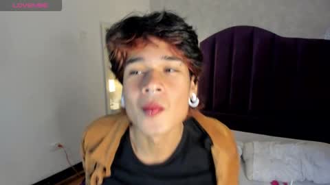 Snapshot of ronaldthompson_ chatting on October 23, 8:23 pm RONALD  online show from October 23, 8:23 pm