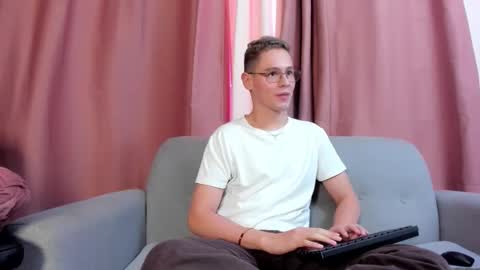 Snapshot of royal_fantasy2 chatting on September 25, 7:24 pm Kairo  online show from September 25, 7:24 pm