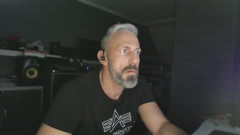 Snapshot of ruffi77 chatting on January 28, 11:07 pm Chico que rico Caliente online show from January 28, 11:07 pm