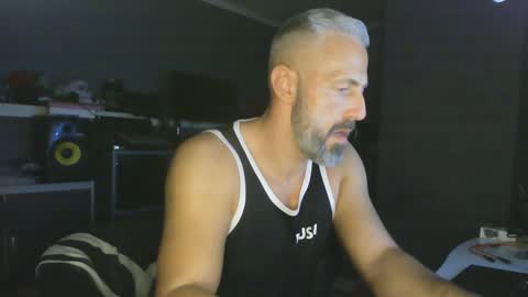 Snapshot of ruffi77 chatting on December 29, 12:41 am Chico que rico Caliente online show from December 29, 12:41 am