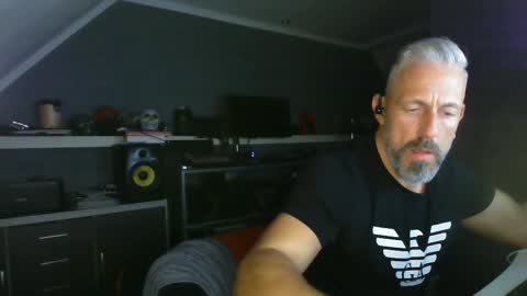 Snapshot of ruffi77 chatting on February 16, 12:32 am Chico que rico Caliente online show from February 16, 12:32 am