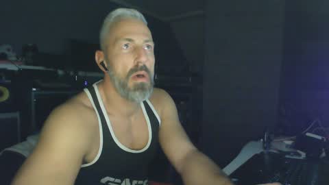 Snapshot of ruffi77 chatting on January 6, 12:16 am Chico que rico Caliente online show from January 6, 12:16 am