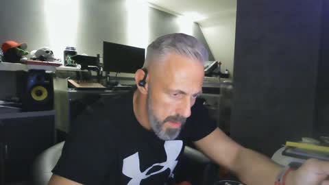 Snapshot of ruffi77 chatting on January 30, 11:34 pm Chico que rico Caliente online show from January 30, 11:34 pm