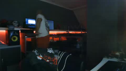 Snapshot of ruffi77 chatting on March 5, 2:14 am Chico que rico Caliente online show from March 5, 2:14 am