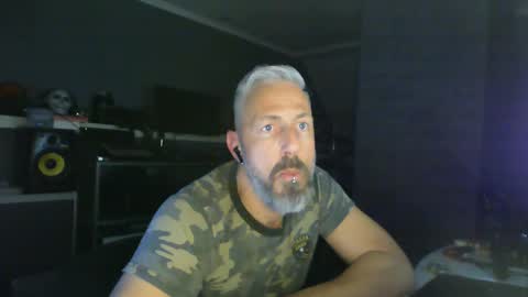 Snapshot of ruffi77 chatting on March 12, 2:41 am Chico que rico Caliente online show from March 12, 2:41 am