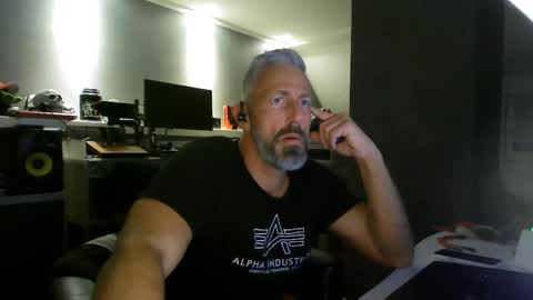 Snapshot of ruffi77 chatting on February 11, 12:28 am Chico que rico Caliente online show from February 11, 12:28 am