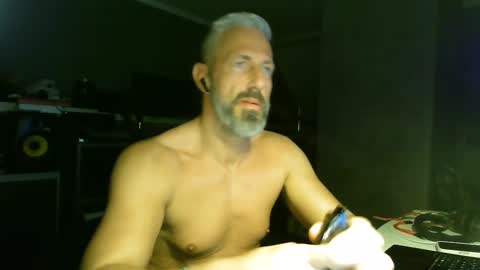 Snapshot of ruffi77 chatting on February 13, 2:01 am Chico que rico Caliente online show from February 13, 2:01 am