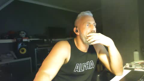 Snapshot of ruffi77 chatting on September 14, 7:16 pm Chico que rico Caliente online show from September 14, 7:16 pm