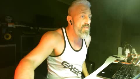 Chico que rico Caliente online show from February 19, 3:14 am