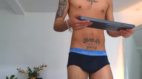  R U S S E L L  online show from September 30, 2:53 pm