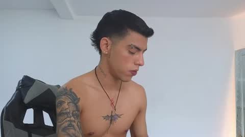  R U S S E L L  online show from October 3, 12:32 pm