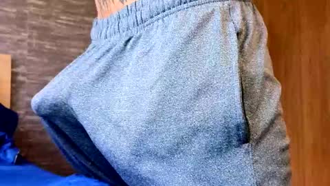  R U S S E L L  online show from February 5, 9:18 pm