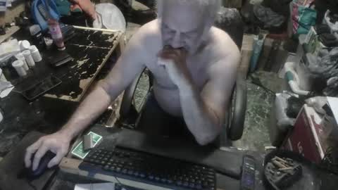 Snapshot of russtenail21 chatting on September 22, 8:52 pm Russtenail21 online show from September 22, 8:52 pm