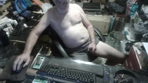 Snapshot of russtenail21 chatting on September 24, 9:13 pm Russtenail21 online show from September 24, 9:13 pm