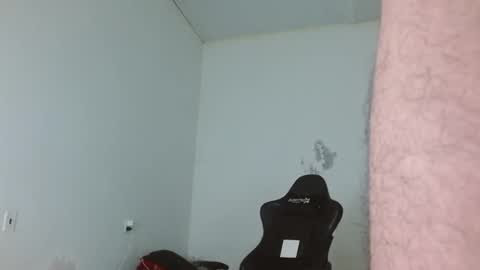 Snapshot of ryan_warren18 chatting on December 12, 2:15 am RYAN online show from December 12, 2:15 am