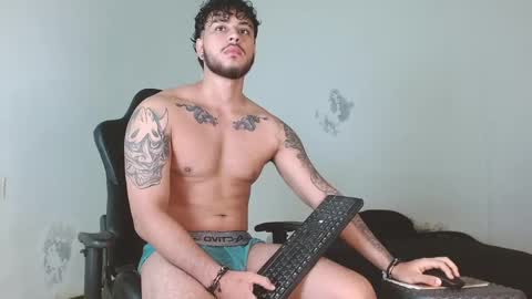 Snapshot of ryan_warren18 chatting on February 12, 5:37 am RYAN online show from February 12, 5:37 am