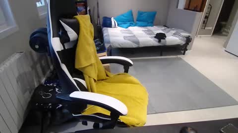 Snapshot of ryukukamifr chatting on February 22, 4:37 pm Ryuk FR online show from February 22, 4:37 pm