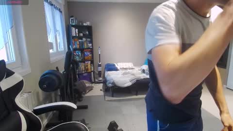 Snapshot of ryukukamifr chatting on September 10, 5:22 pm Ryuk FR online show from September 10, 5:22 pm