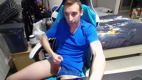 Snapshot of ryukukamifr chatting on February 7, 7:27 pm Ryuk FR online show from February 7, 7:27 pm