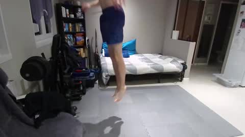 Snapshot of ryukukamifr chatting on February 24, 7:08 pm Ryuk FR online show from February 24, 7:08 pm