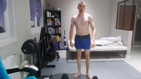 Snapshot of ryukukamifr chatting on September 29, 7:40 am Ryuk FR online show from September 29, 7:40 am