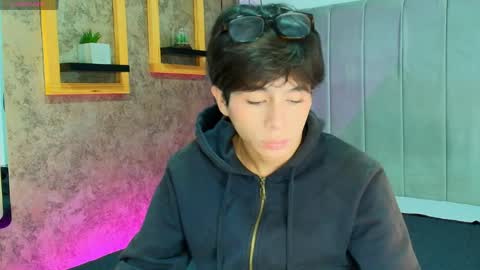 Santi online show from April 1, 2:03 pm