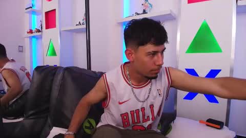 Salomon online show from March 18, 9:40 pm