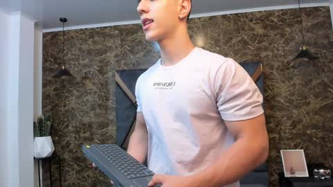 SALVATORE online show from January 14, 11:20 am