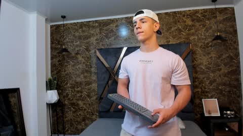 SALVATORE online show from January 11, 11:34 am