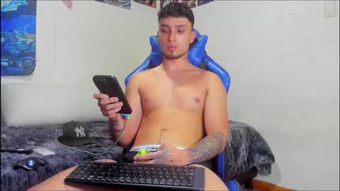 Snapshot of salvatore_dereck chatting on October 15, 12:40 am   online show from October 15, 12:40 am