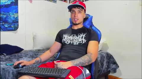 Snapshot of salvatore_dereck chatting on October 4, 1:43 am   online show from October 4, 1:43 am