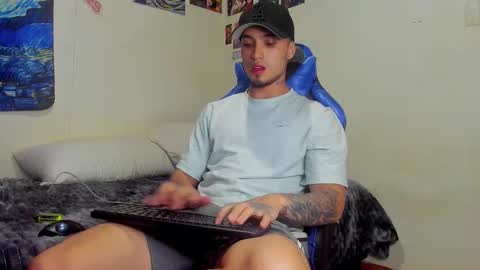 Snapshot of salvatore_dereck chatting on October 20, 1:20 am   online show from October 20, 1:20 am