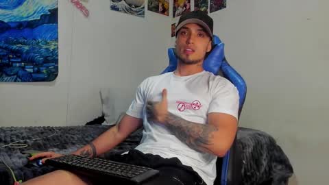Snapshot of salvatore_dereck chatting on October 22, 1:09 am   online show from October 22, 1:09 am