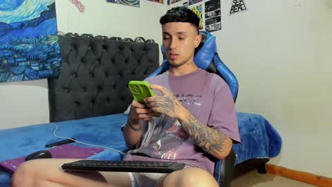 Snapshot of salvatore_dereck chatting on December 20, 1:03 am   online show from December 20, 1:03 am