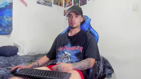 Snapshot of salvatore_dereck chatting on October 17, 1:42 am   online show from October 17, 1:42 am