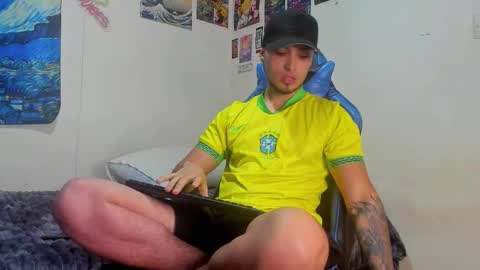 Snapshot of salvatore_dereck chatting on October 18, 1:43 am   online show from October 18, 1:43 am