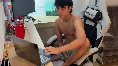 salvatore_montt online show from April 21, 12:46 am