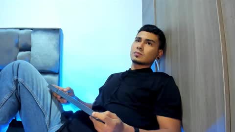 SAM online show from December 19, 4:53 am