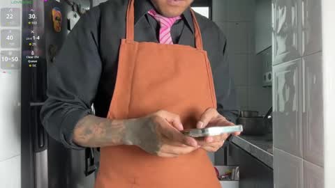 SAMUEL THOMPSON online show from December 2, 9:15 pm