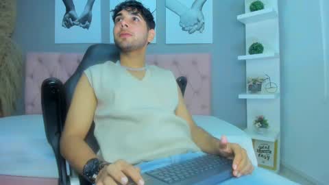 Snapshot of samir_bear chatting on February 5, 1:00 pm Samir online show from February 5, 1:00 pm