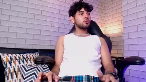 Snapshot of samir_bear chatting on February 18, 12:17 pm Samir online show from February 18, 12:17 pm