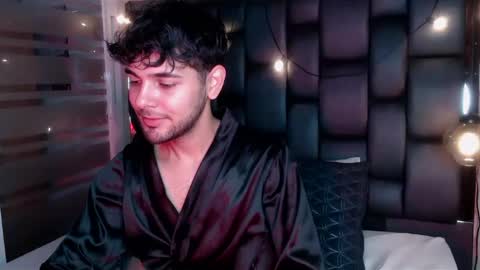 Snapshot of samir_bear chatting on February 6, 12:16 pm Samir online show from February 6, 12:16 pm