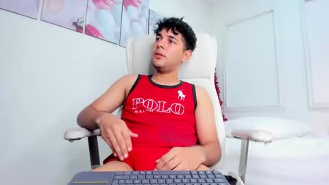 Snapshot of samir_bear chatting on December 20, 2:27 pm Samir online show from December 20, 2:27 pm