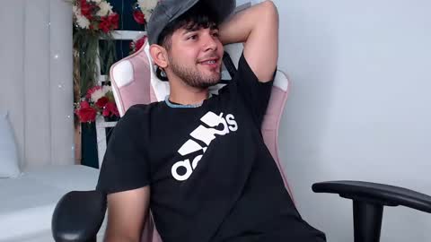 Snapshot of samir_bear chatting on February 10, 12:18 pm Samir online show from February 10, 12:18 pm