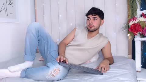 Snapshot of samir_bear chatting on January 18, 12:47 pm Samir online show from January 18, 12:47 pm