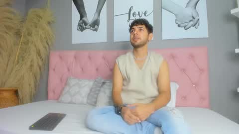 Snapshot of samir_bear chatting on February 12, 12:22 pm Samir online show from February 12, 12:22 pm