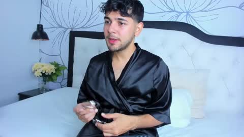 Snapshot of samir_bear chatting on January 16, 12:53 pm Samir online show from January 16, 12:53 pm