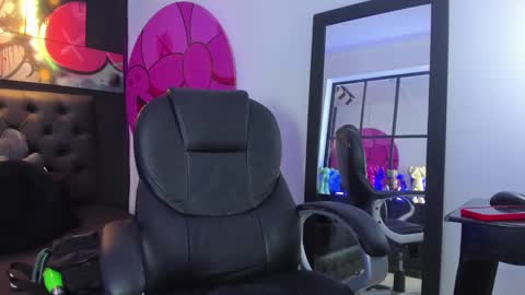 Snapshot of santi_delacruz chatting on December 13, 4:16 pm santi online show from December 13, 4:16 pm