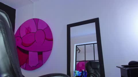 Snapshot of santi_delacruz chatting on February 12, 2:21 pm santi online show from February 12, 2:21 pm