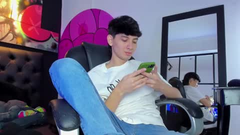 Snapshot of santi_delacruz chatting on February 28, 3:37 pm santi online show from February 28, 3:37 pm